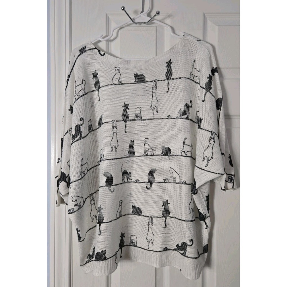 Women Unbranded Cat‎ Shirt Size Medium Light Weight Summer Sweater Short Sleeve